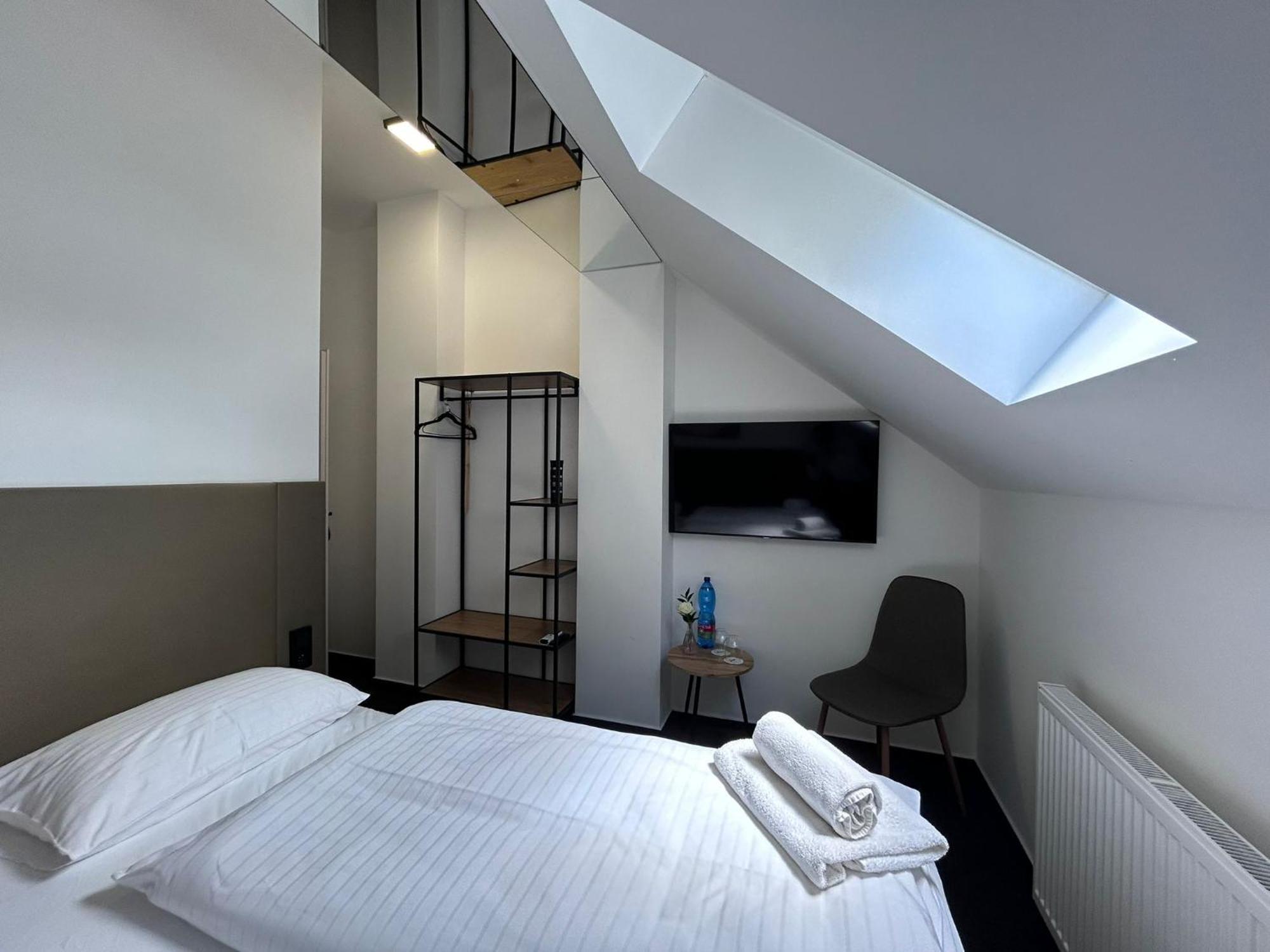Golden Golem Hotel & Spa Praag Buitenkant foto