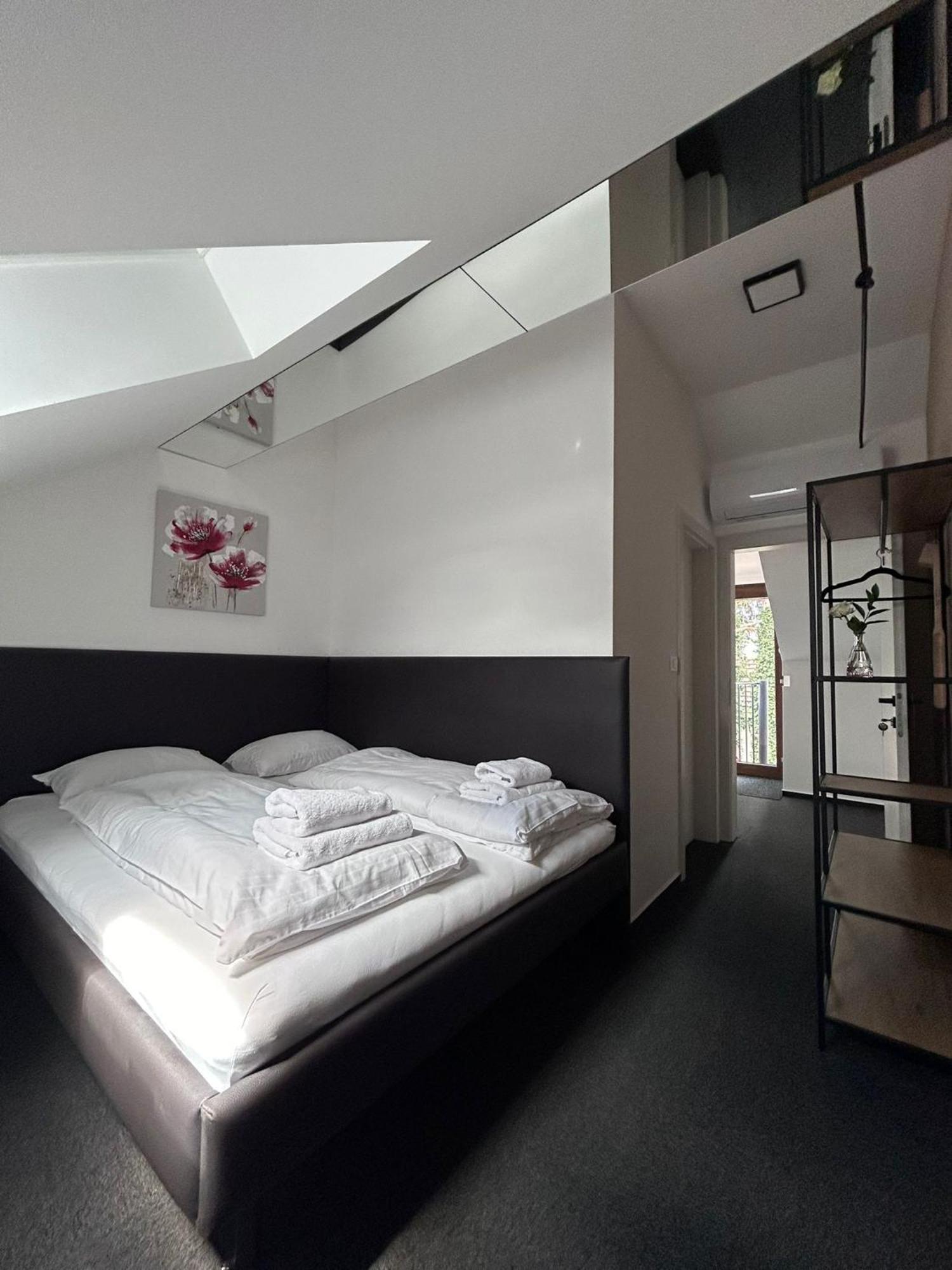 Golden Golem Hotel & Spa Praag Buitenkant foto
