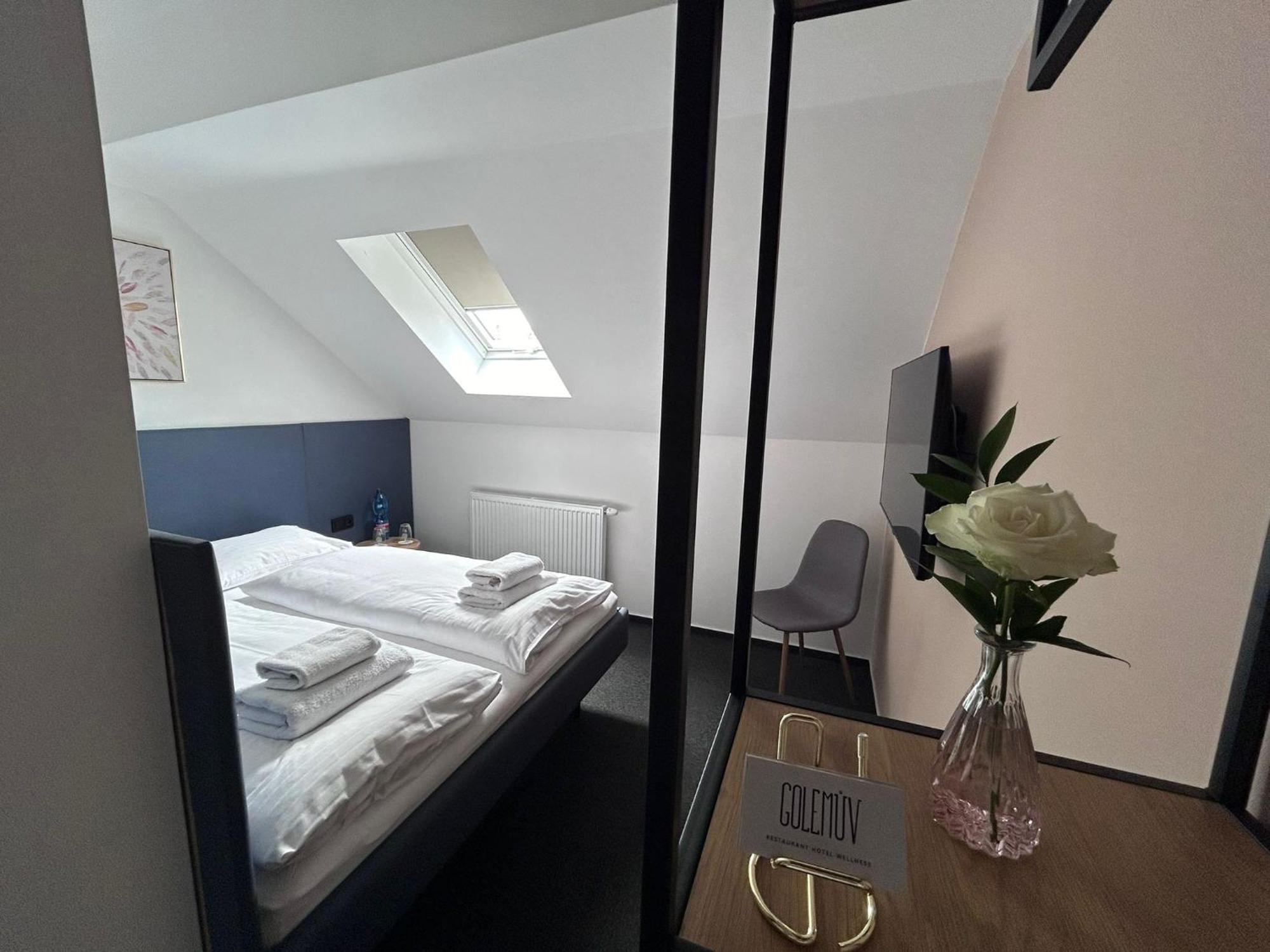 Golden Golem Hotel & Spa Praag Buitenkant foto