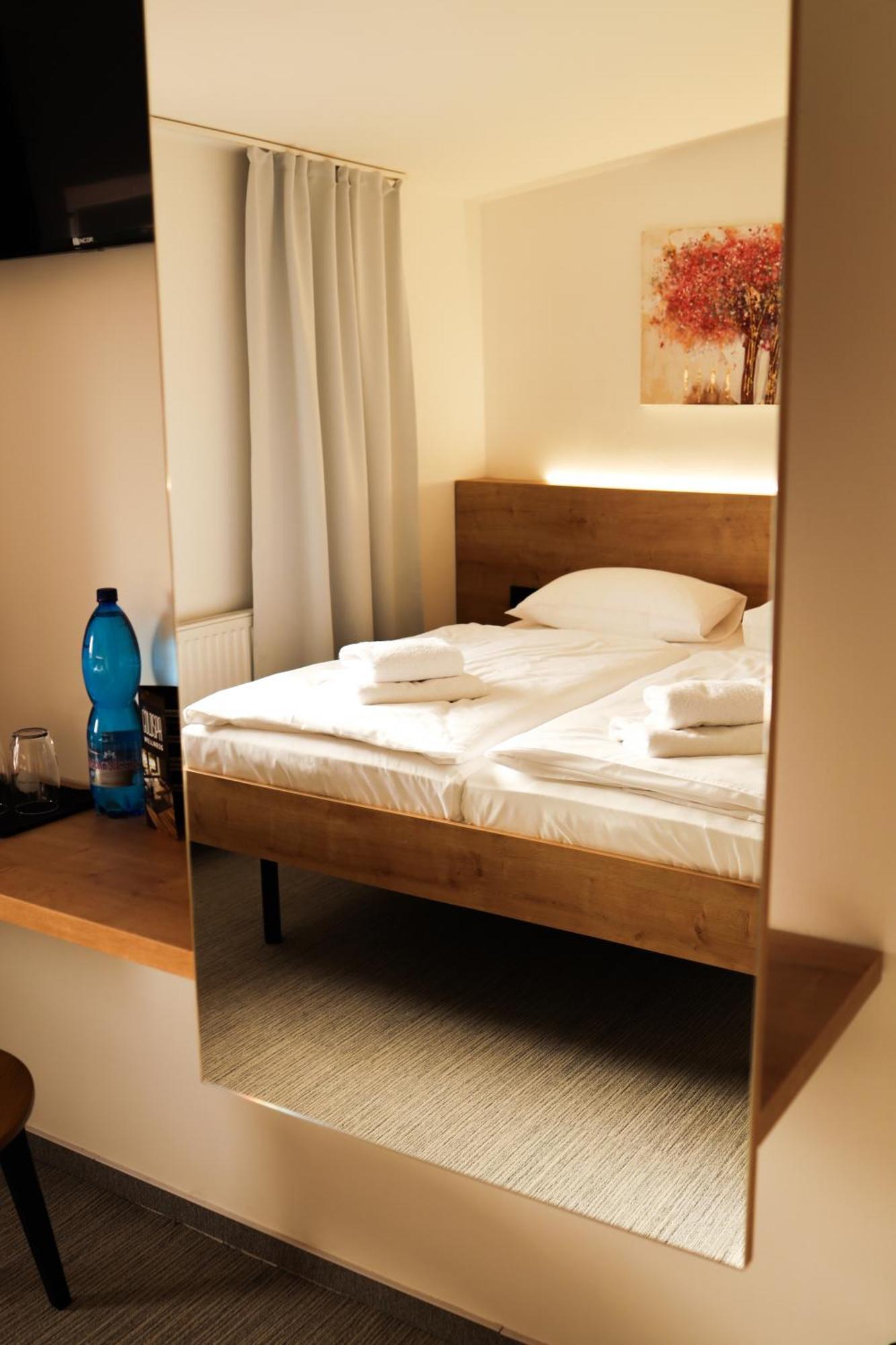 Golden Golem Hotel & Spa Praag Buitenkant foto