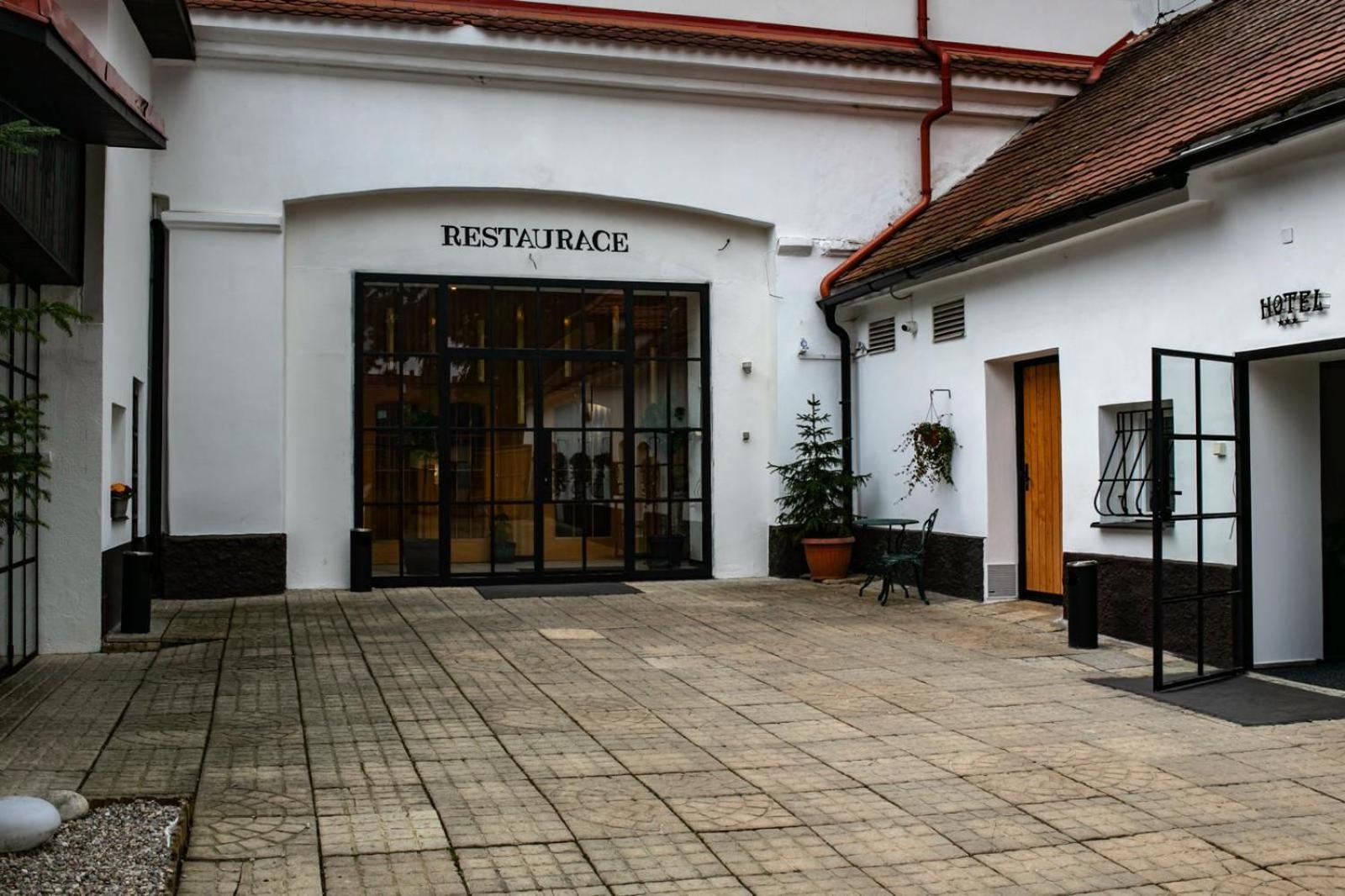 Golden Golem Hotel & Spa Praag Buitenkant foto