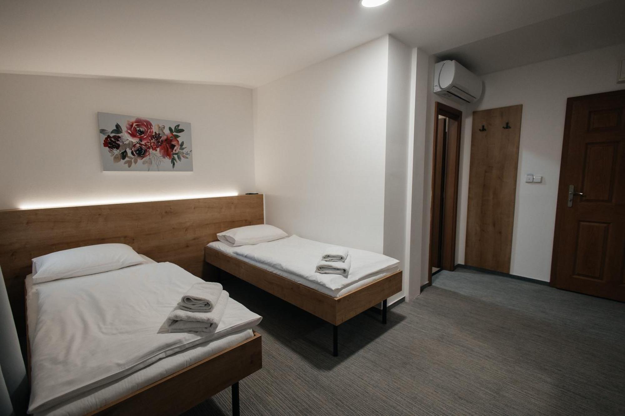 Golden Golem Hotel & Spa Praag Buitenkant foto