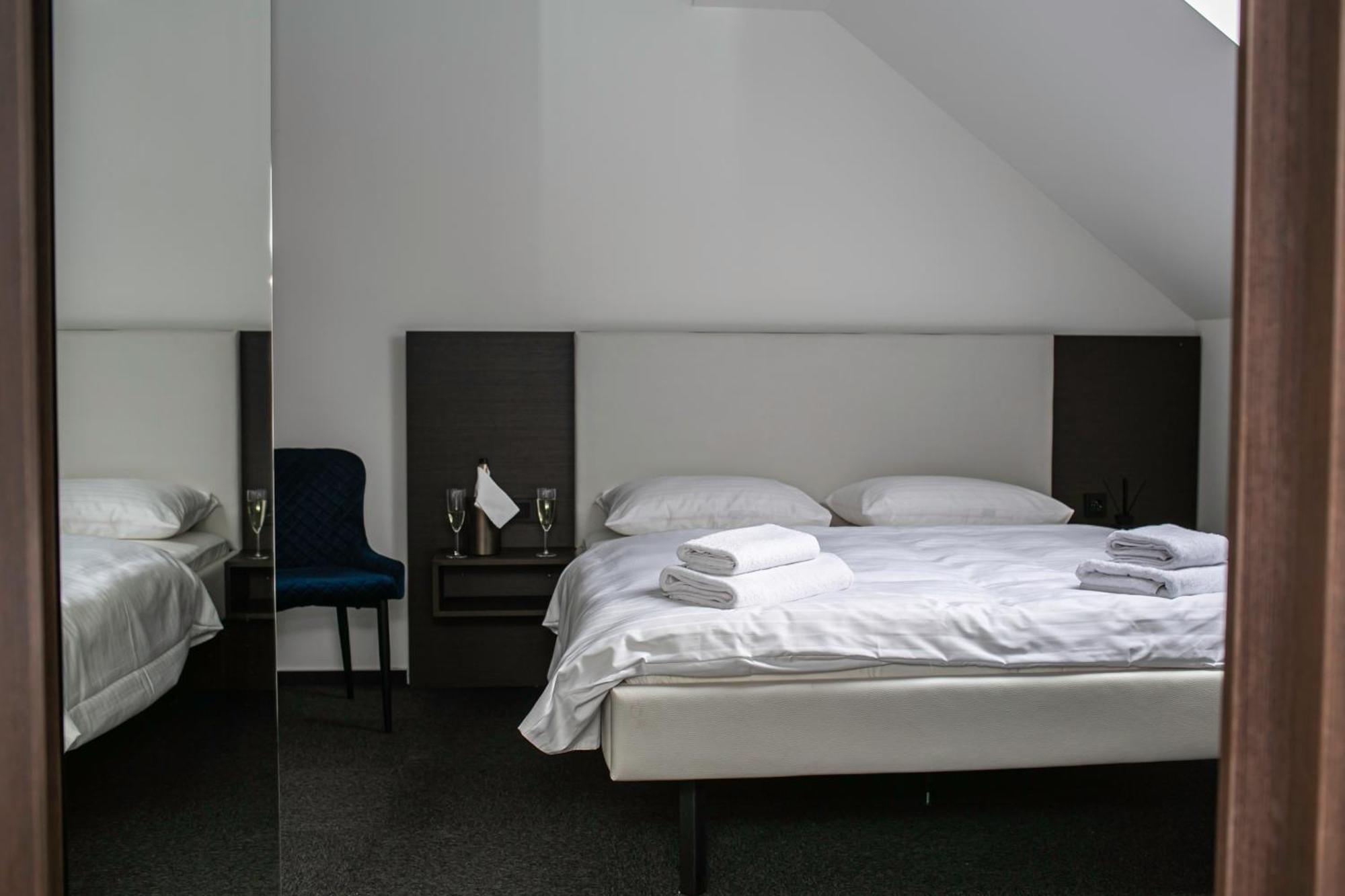 Golden Golem Hotel & Spa Praag Buitenkant foto