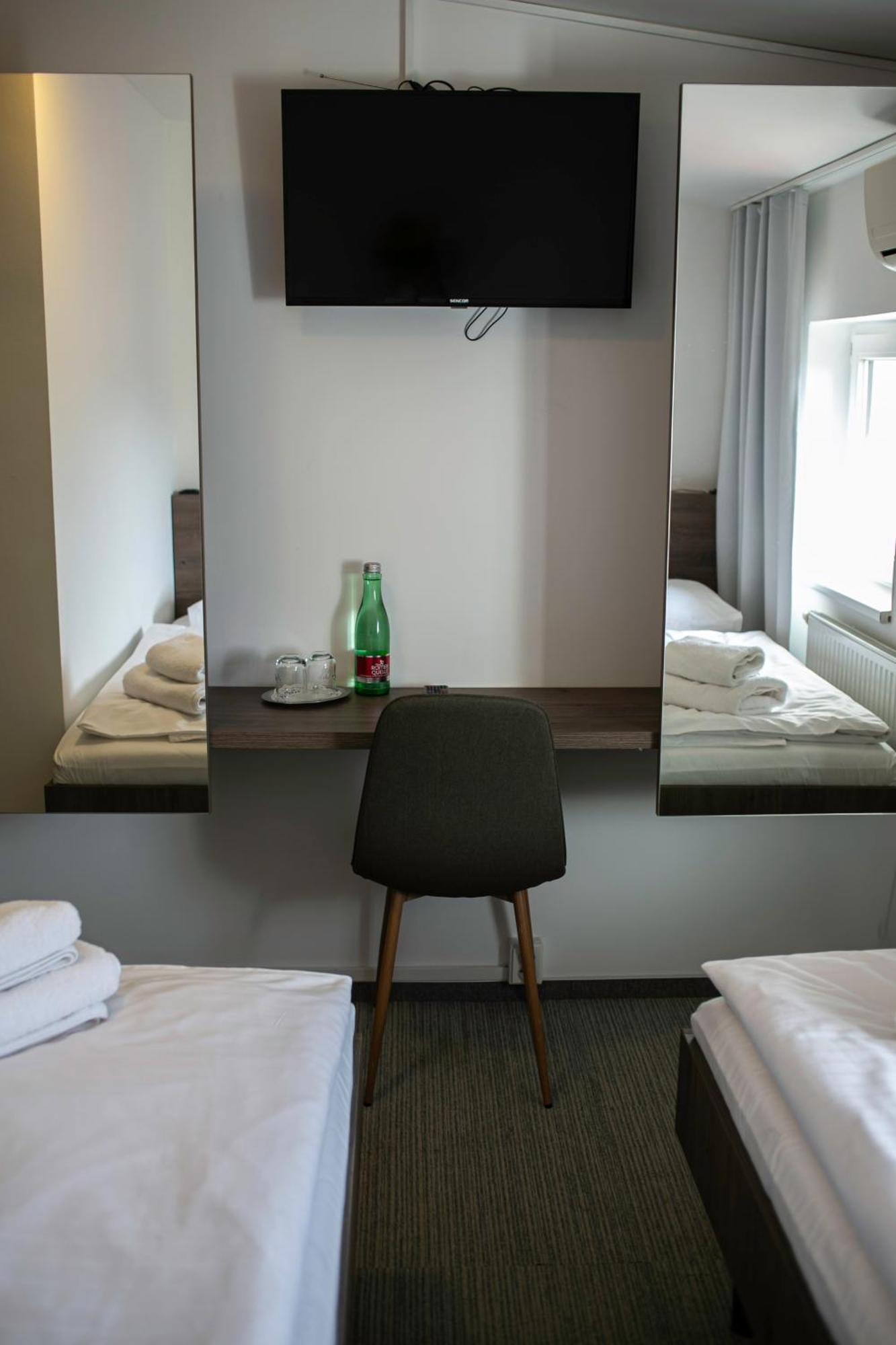 Golden Golem Hotel & Spa Praag Buitenkant foto